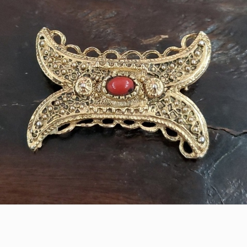 Vintage Gold and Red Ornate Brooch